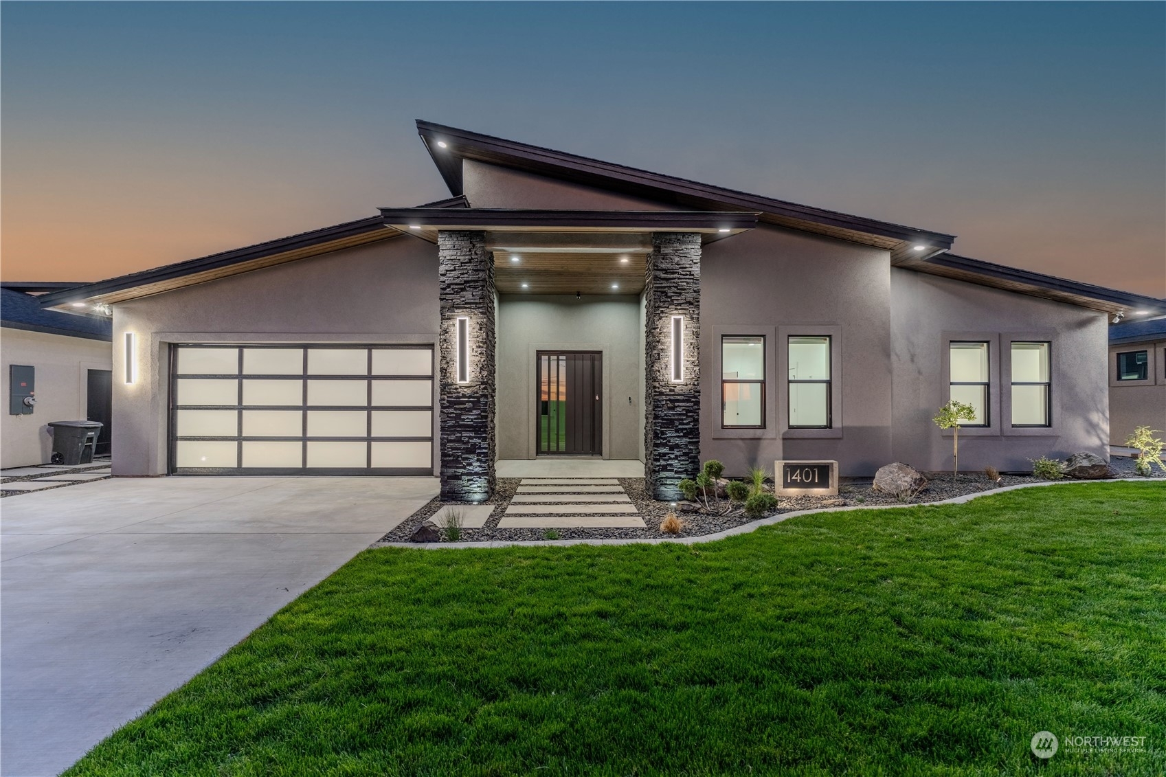 Property Photo: 1401 W Lakeside Drive WA 98837