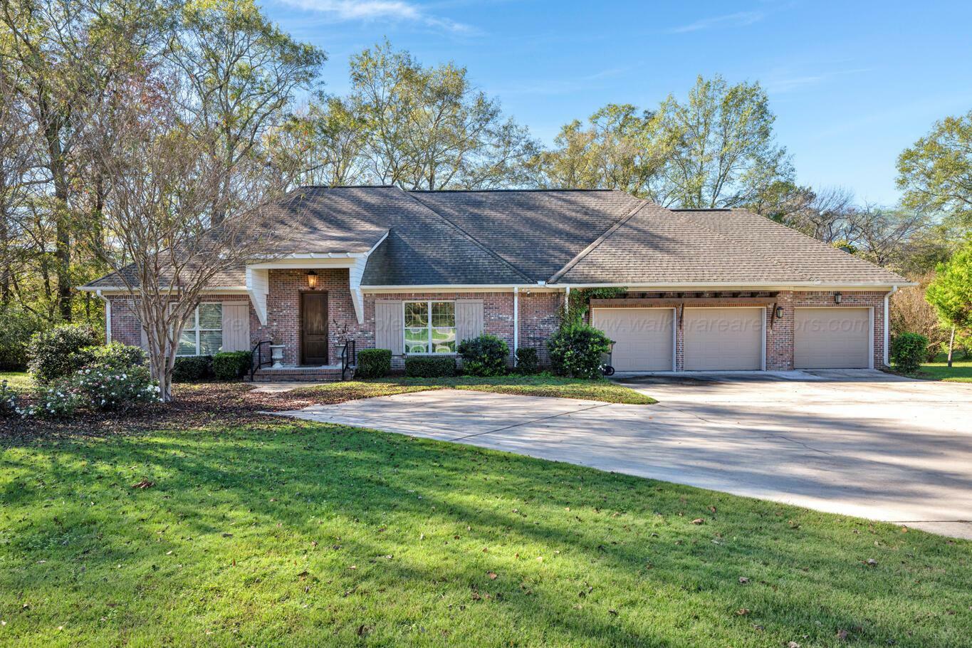 Property Photo:  2153 Creekside Ln  AL 35503 