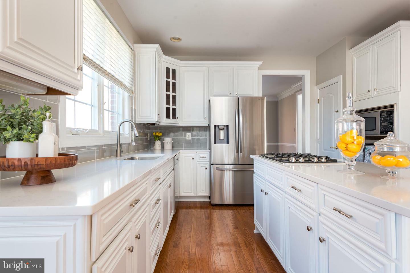 Property Photo: 15705 Rothschild Court VA 20169