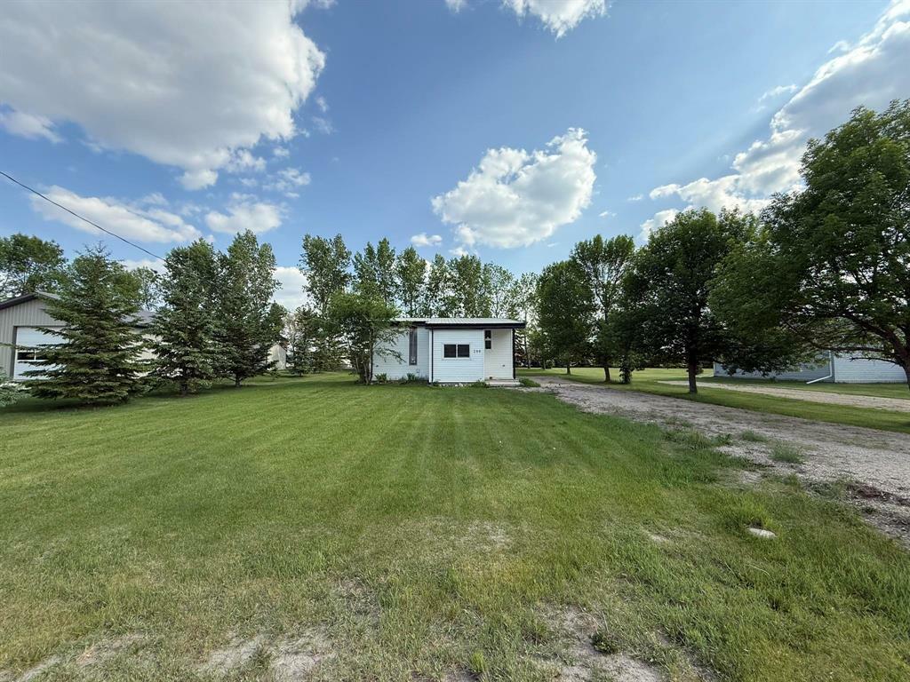 Property Photo: 300 Shewfelt Avenue MB R0K 0L0