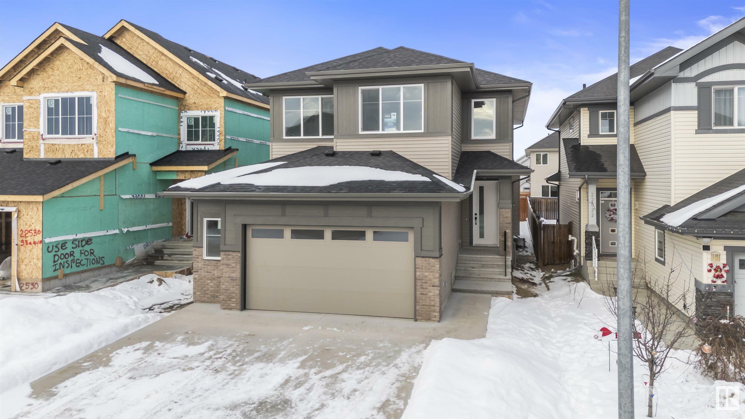 Photo de la propriété:  22526 98A Avenue NW  AB T5T 7R7 