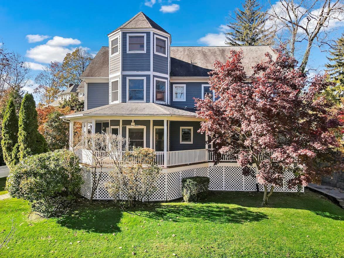 Property Photo:  147 Montgomery Circle  NY 10804 