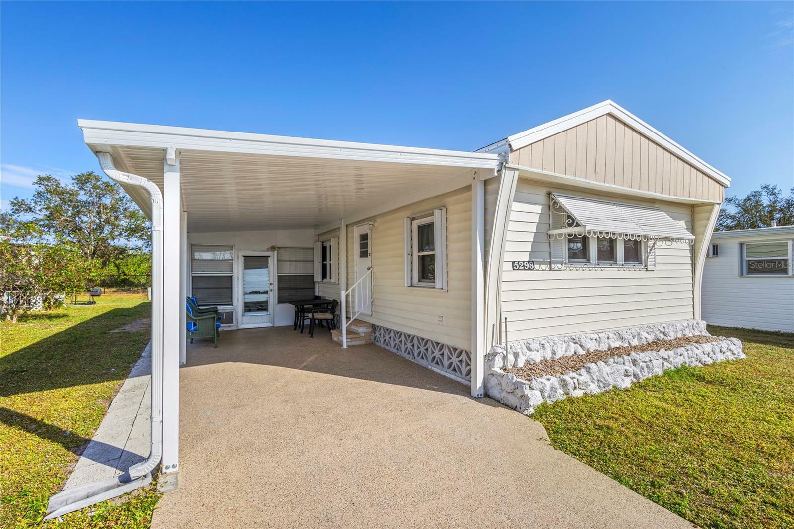Property Photo: 5298 Palena Boulevard FL 34287