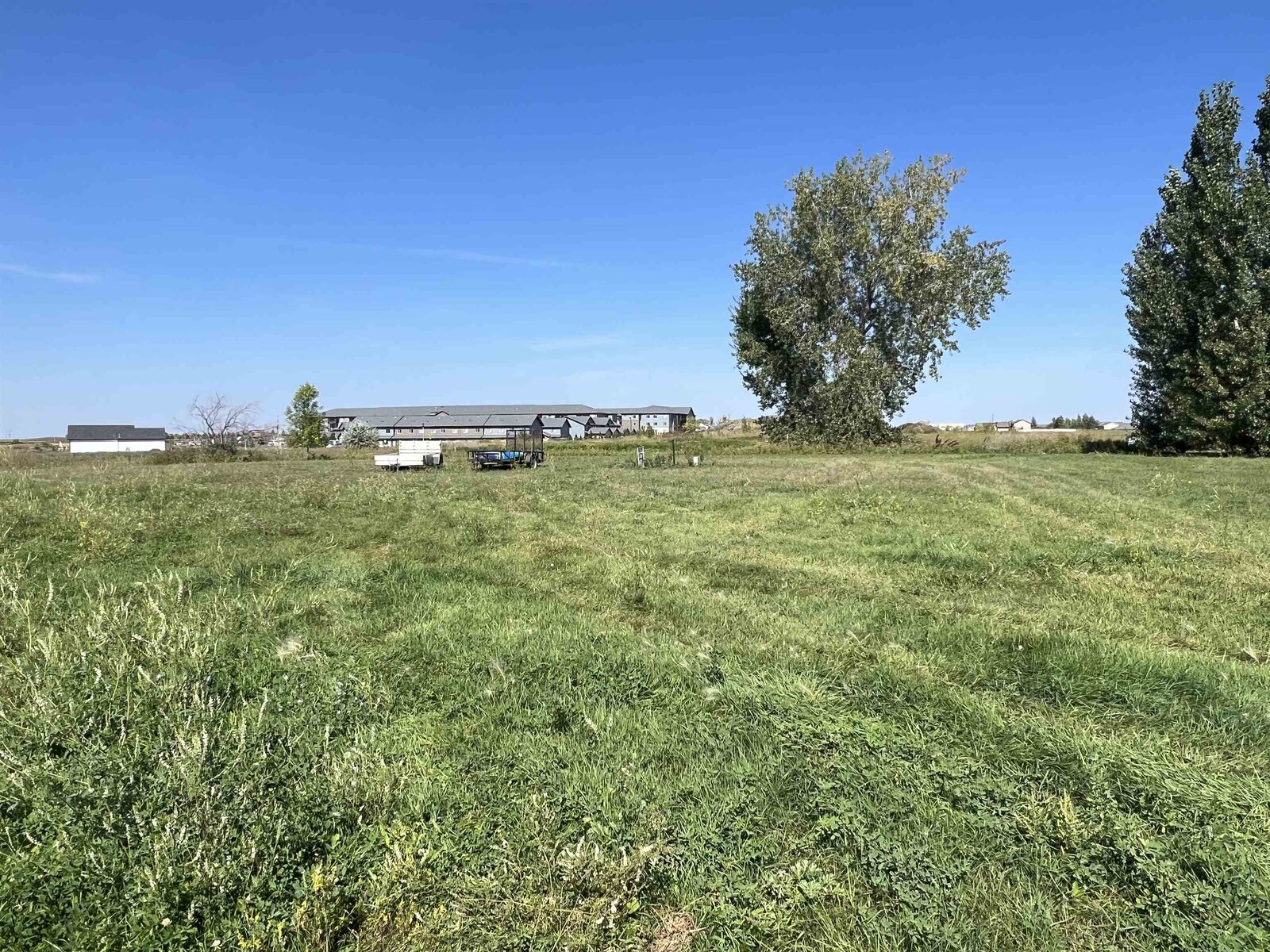 Property Photo: 916 & 918 26 Ave NW ND 58703