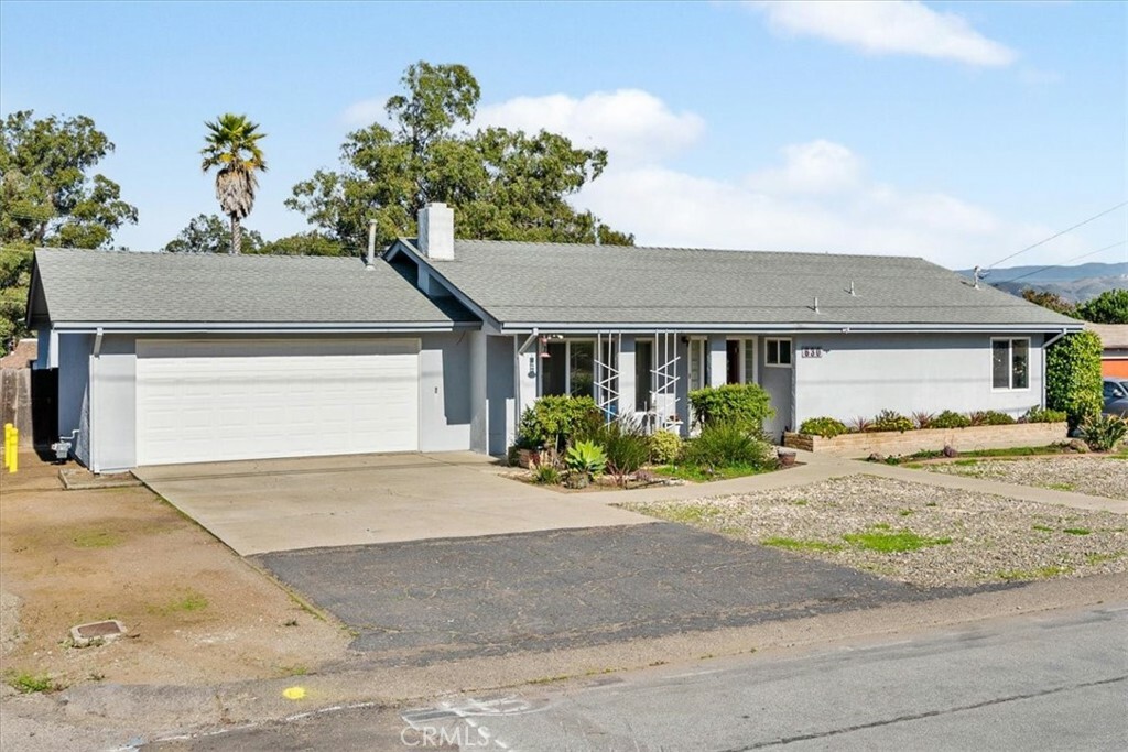 Property Photo:  630 Woodland Drive  CA 93402 