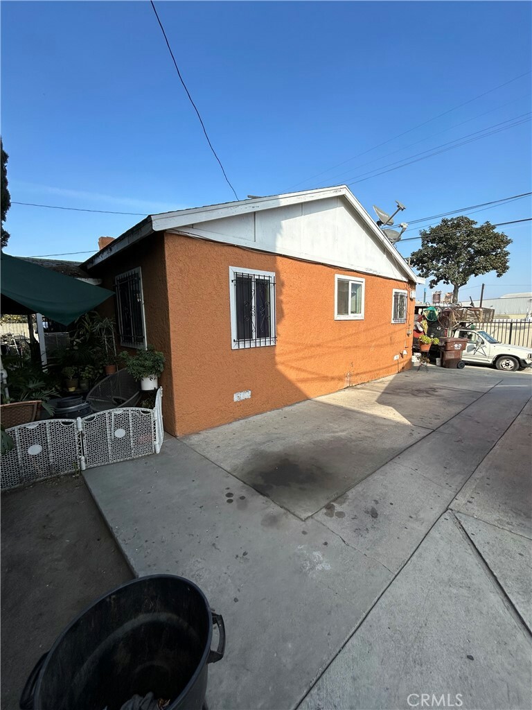 Property Photo:  1418 N Willowbrook Avenue  CA 90222 