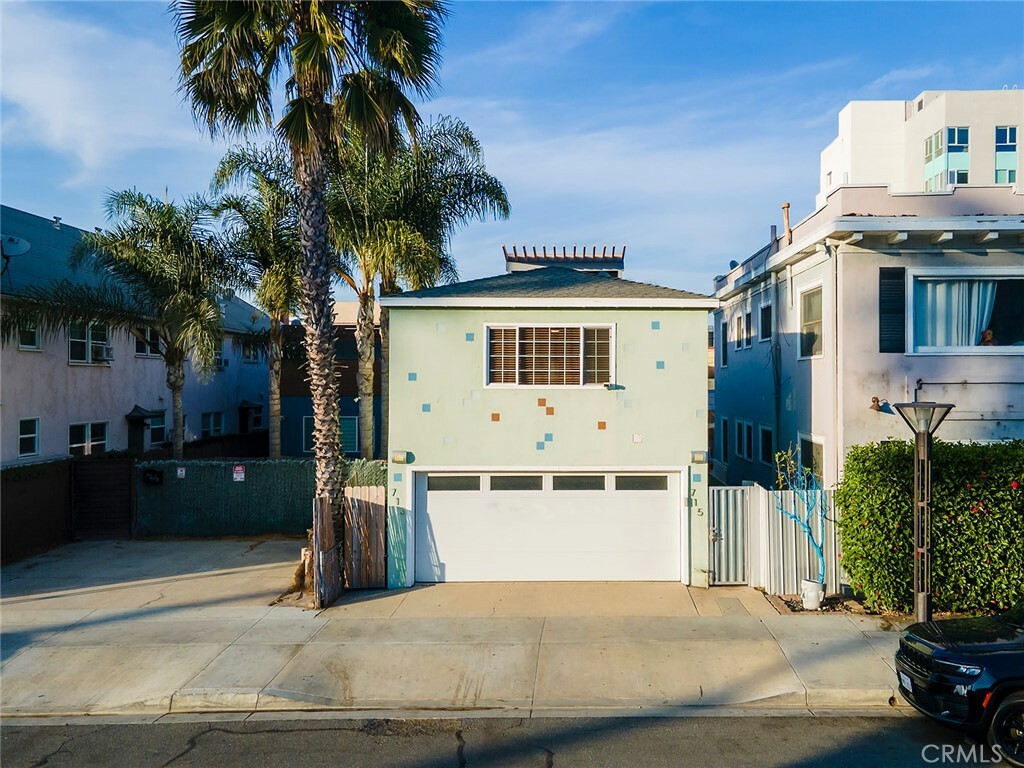 Property Photo:  713 E 1st Street  CA 90802 