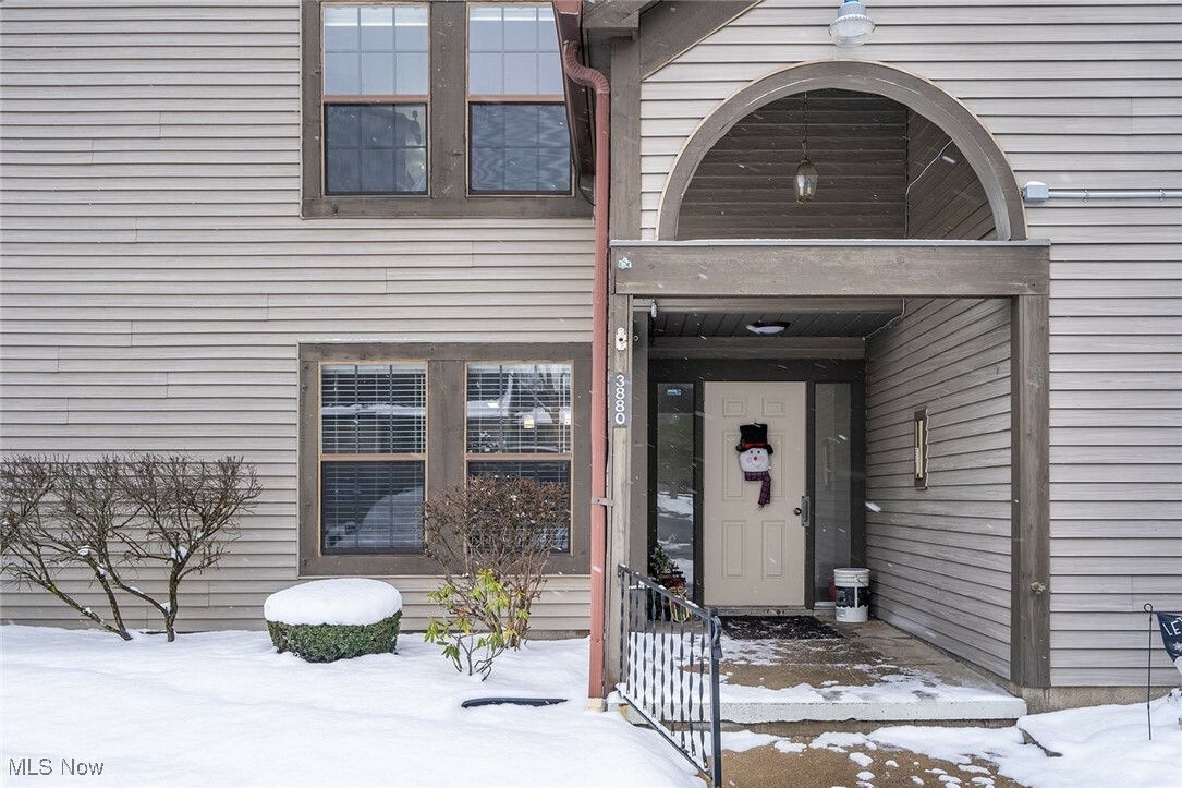 Property Photo:  3880 Northwoods Court NE 3  OH 44483 