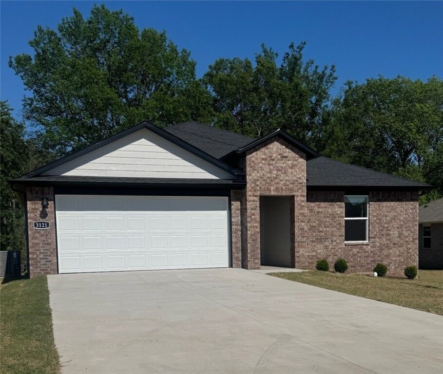 Property Photo:  3121 N Bella Street  AR 72761 