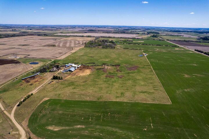 Property Photo: 36033 Range Rd 40 AB T0M 1V0