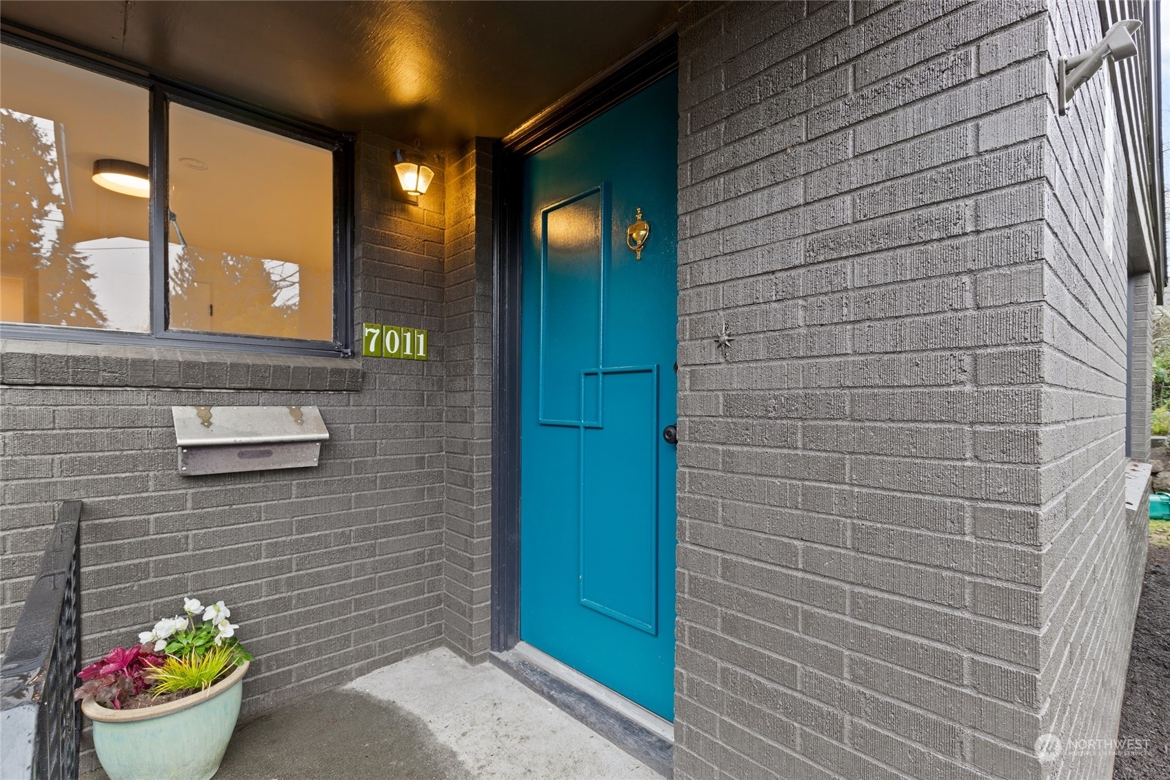 Property Photo:  7011  42nd Avenue NE  WA 98115 