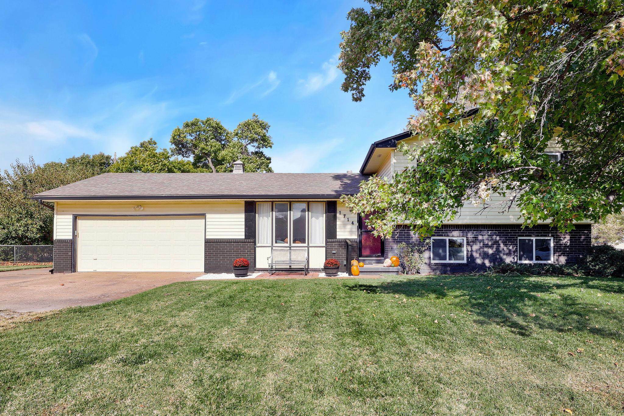 Property Photo:  1714 W 36th St N  KS 67204 