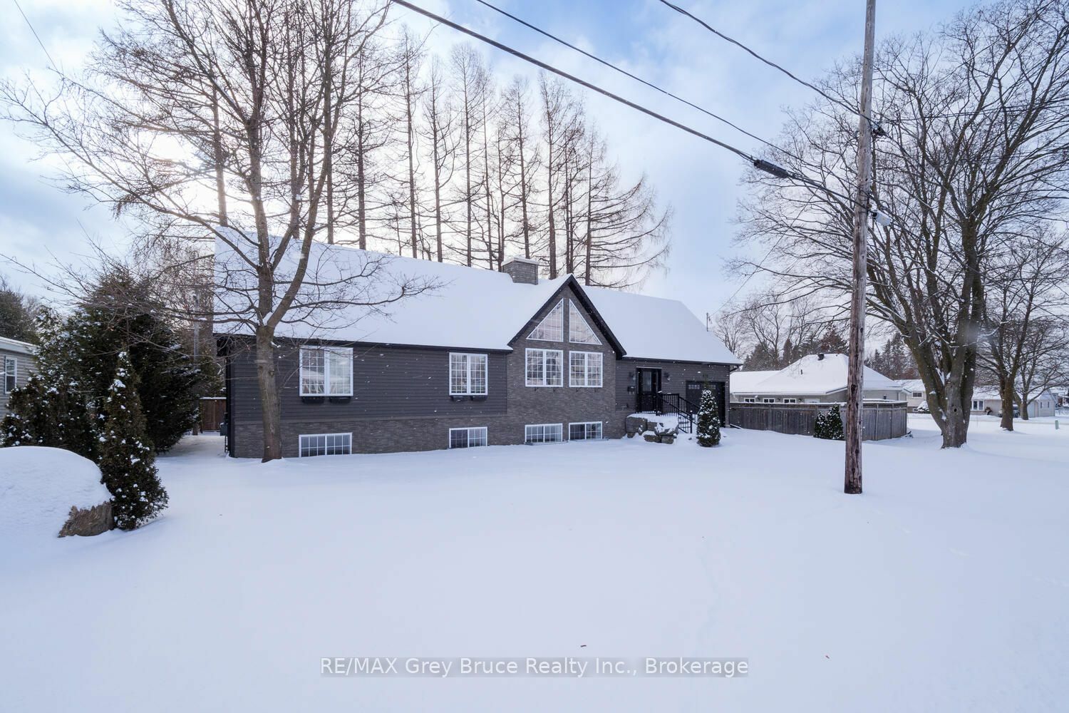 Property Photo:  635 18th St E  ON N4K 2J5 