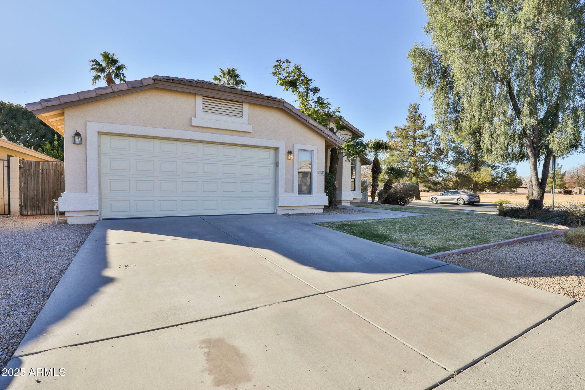 Property Photo: 2255 E Smoke Tree Road AZ 85296