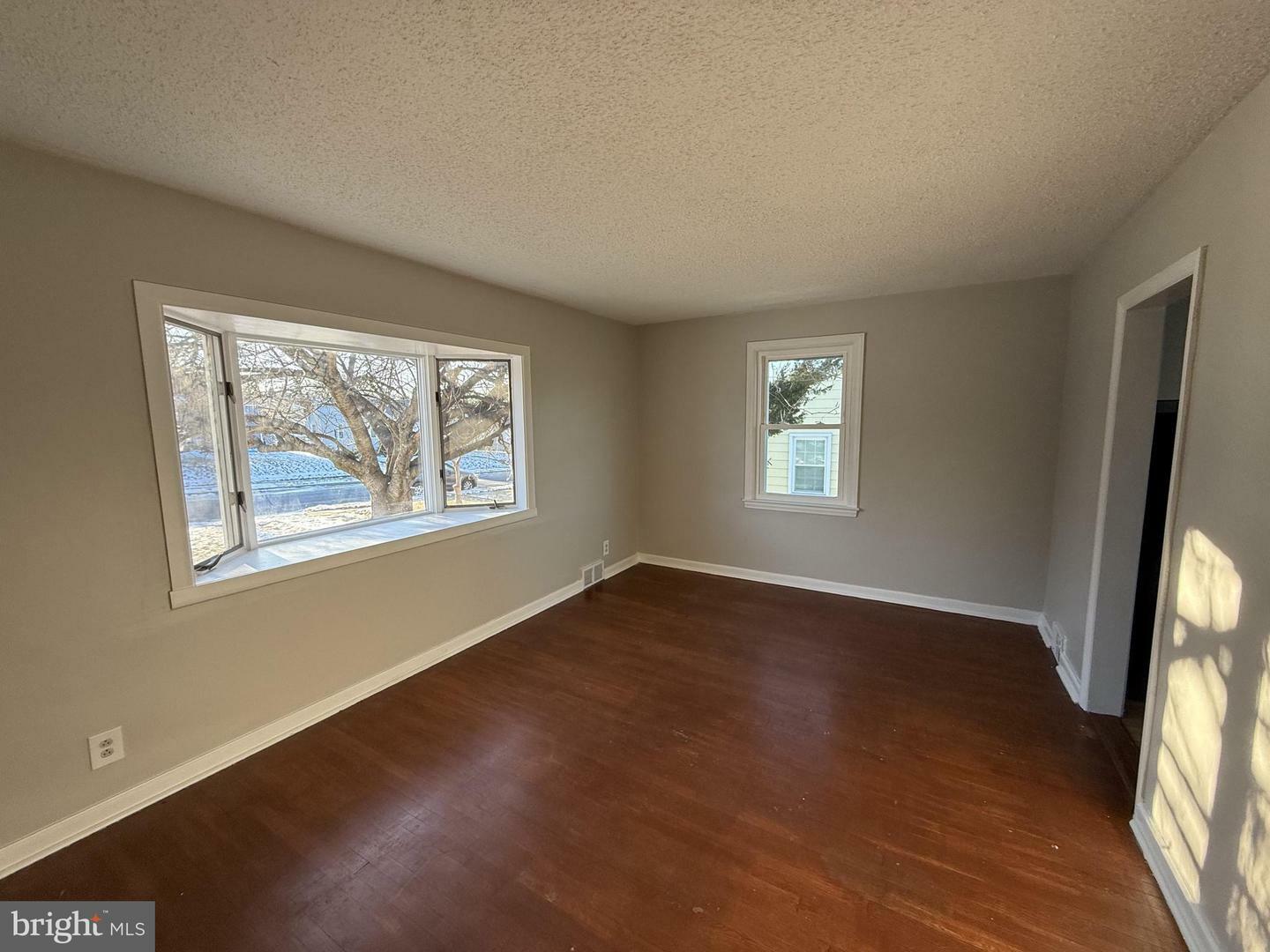 Property Photo:  2701 Fair Oaks Avenue  PA 19040 