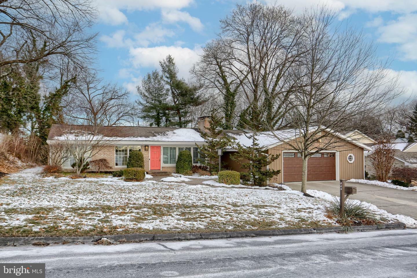 Property Photo:  805 Country Club Road  PA 17011 