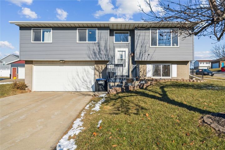 740 Deerfield Drive  Marion IA 52302 photo