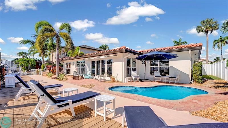 Property Photo: 2524 SE 9th St FL 33062