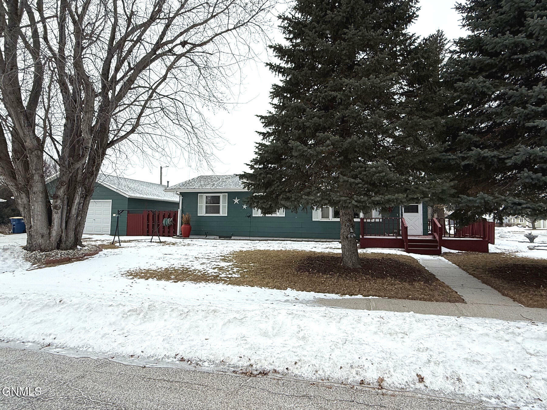 Property Photo:  1619 10th Avenue NE  ND 58401 