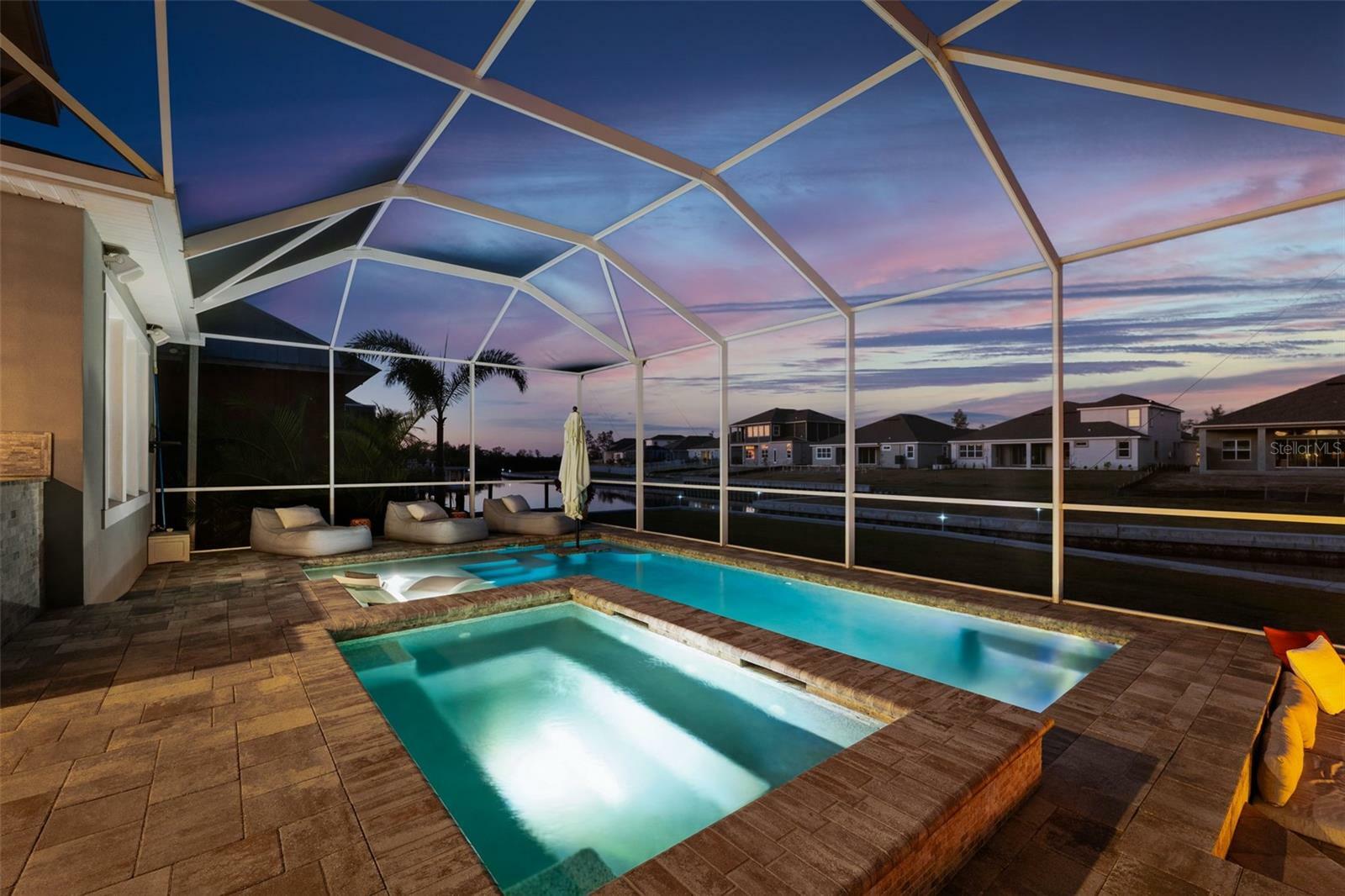 Property Photo:  805 Islebay Drive  FL 33572 