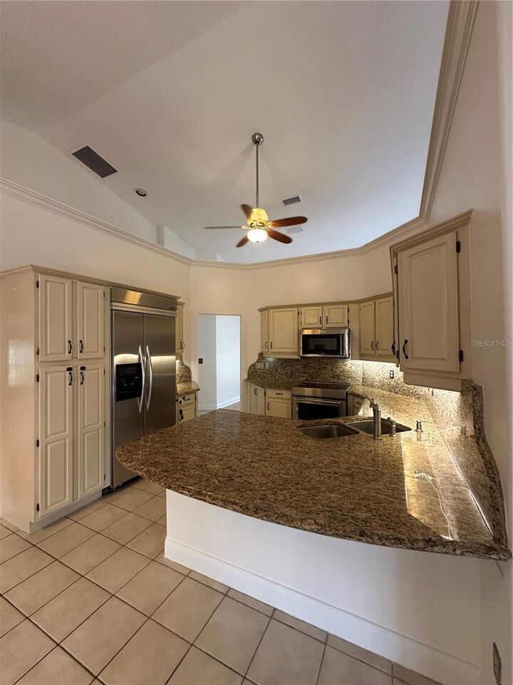Property Photo:  7725 Apple Tree Circle  FL 32819 