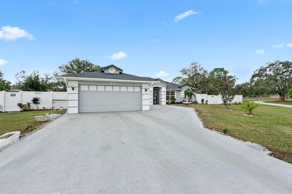 Property Photo:  918 San Paulo Way  FL 34758 