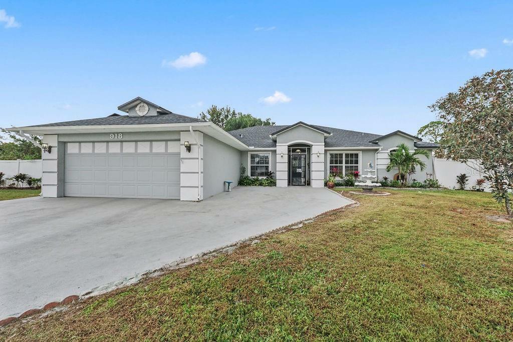 Property Photo:  918 San Paulo Way  FL 34758 