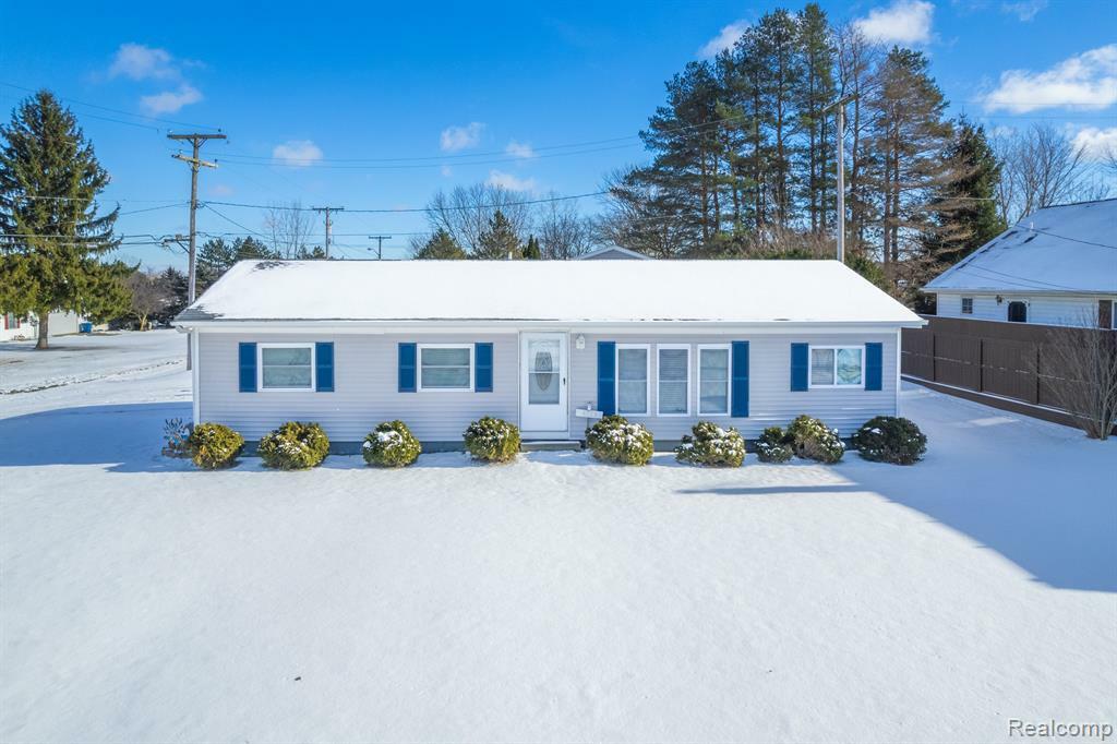 6109 4th Street  Mayville MI 48744 5184 photo