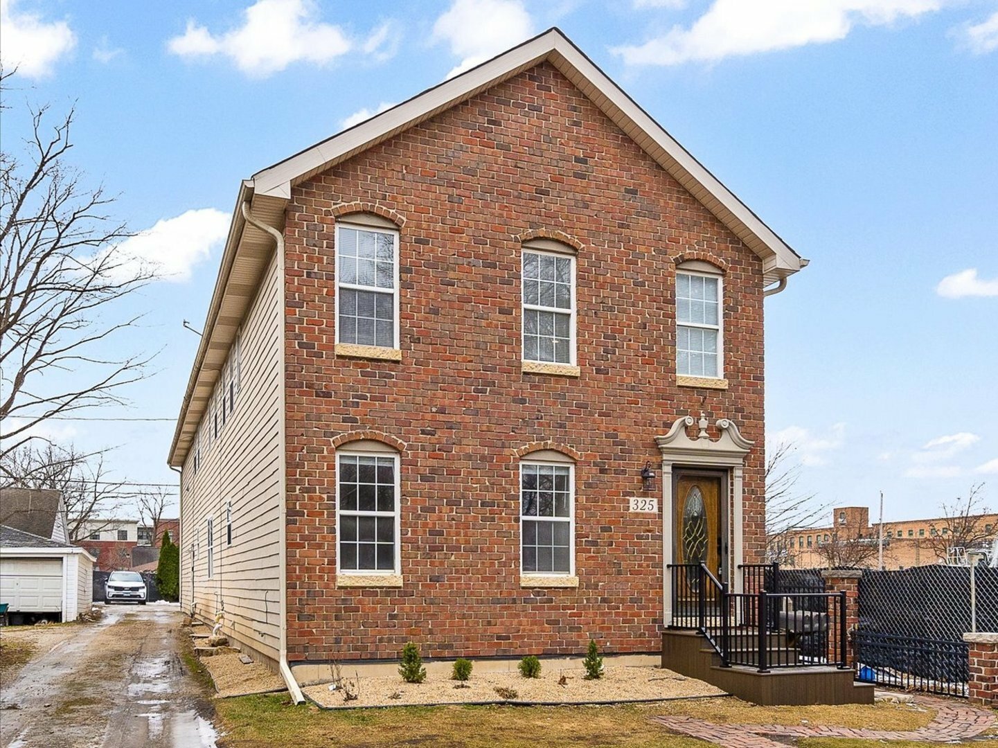 Property Photo:  325 N Loomis Street  IL 60540 