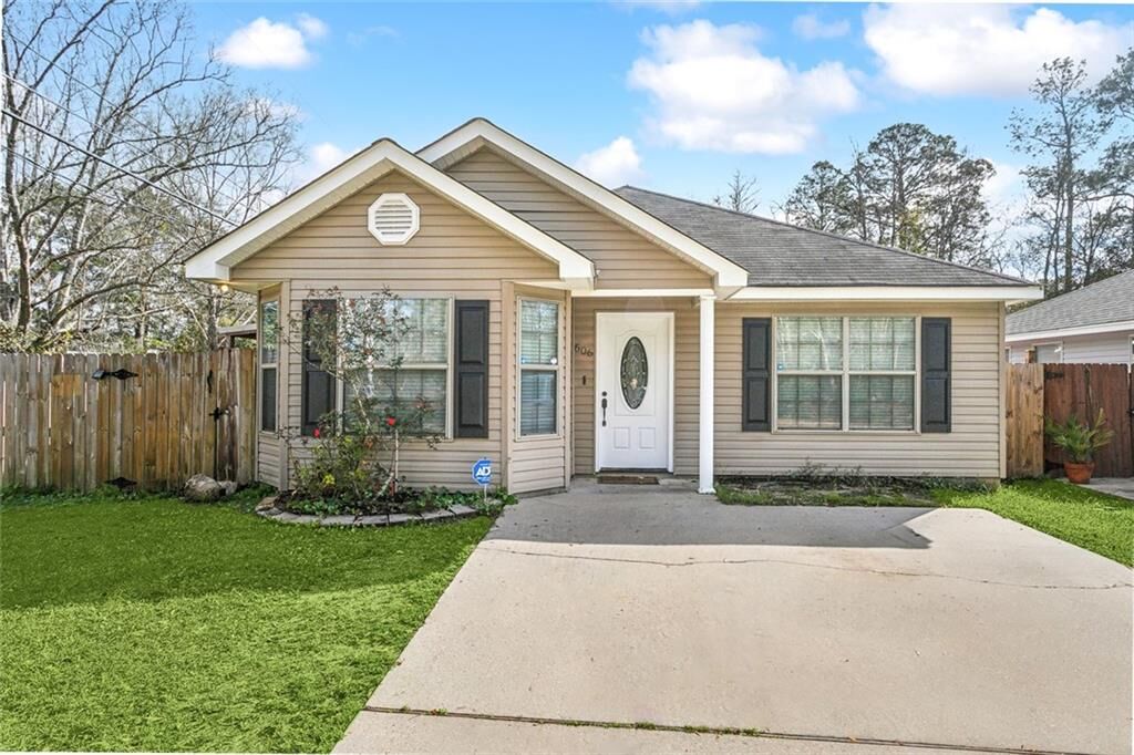 Property Photo:  606 6th Street  LA 70452 