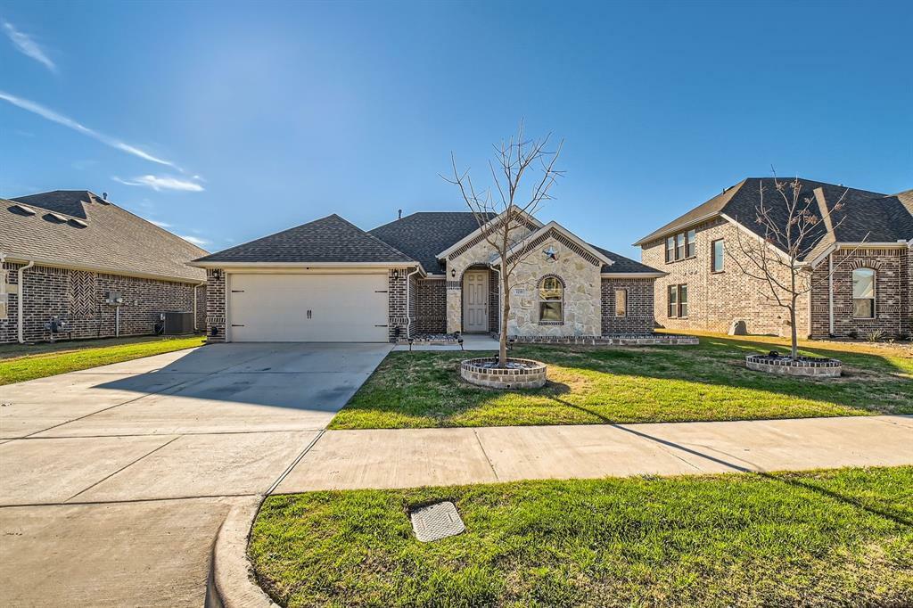 Property Photo:  1210 Blanco Trail  TX 76063 