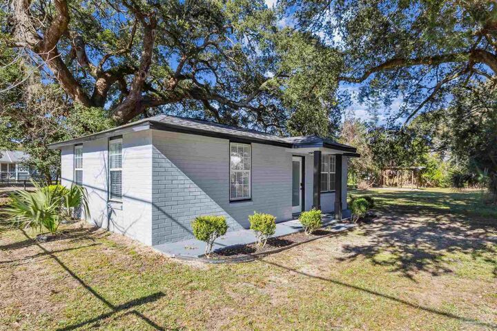2702 W Lee St  Pensacola FL 32505 photo