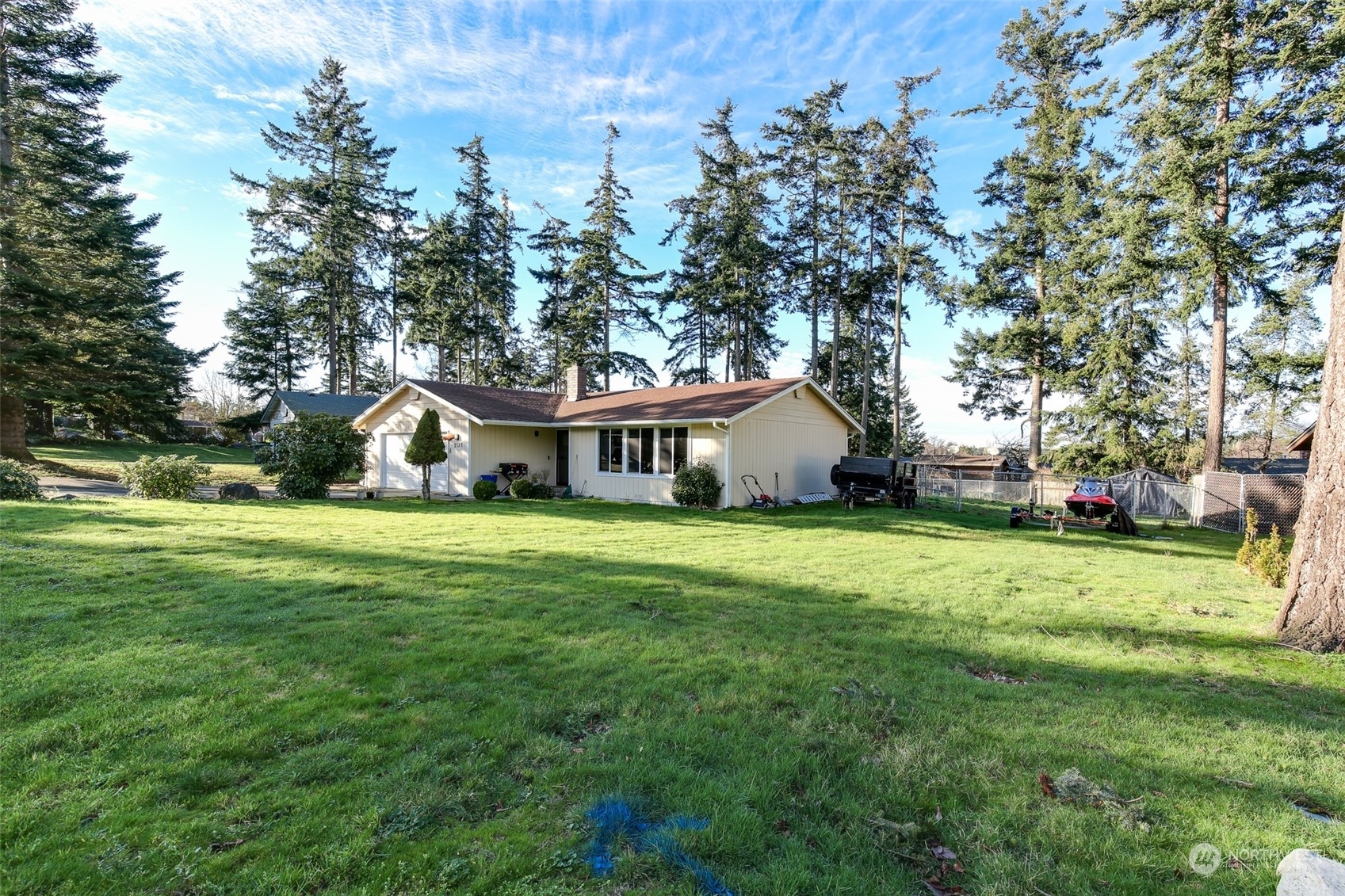 Property Photo:  2137  Colonial Way  WA 98277 