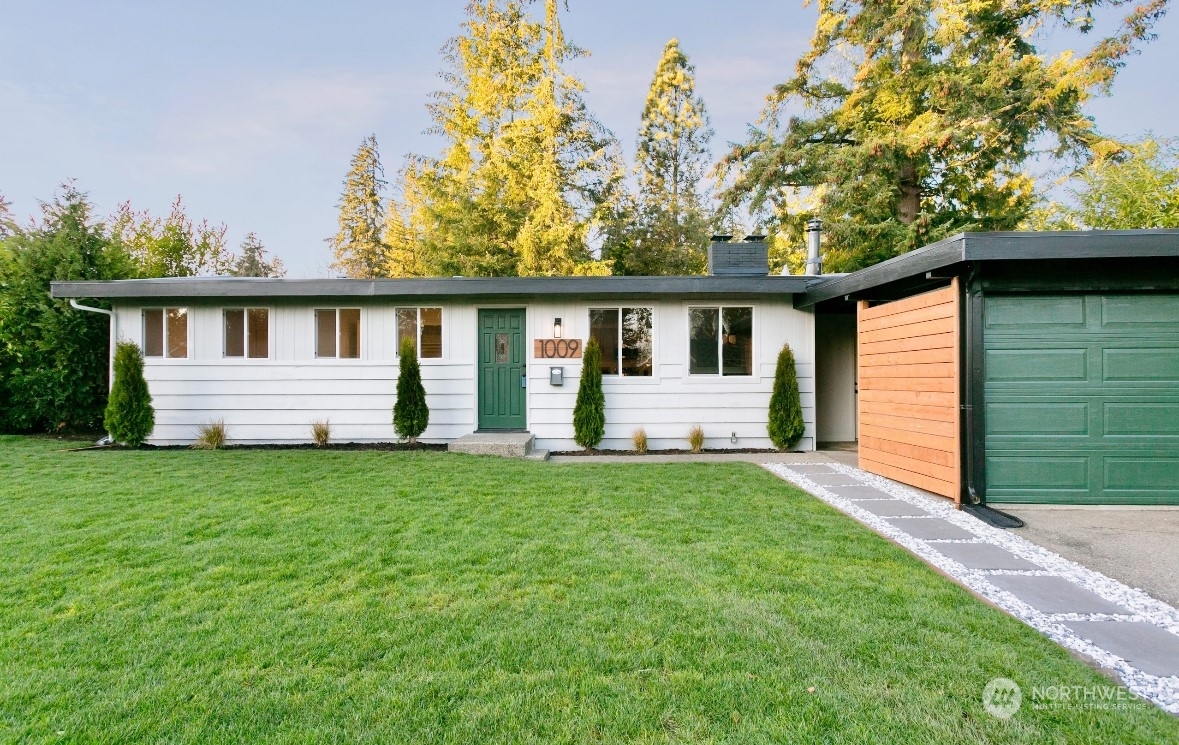 Property Photo:  1009  Brentwood Place  WA 98466 