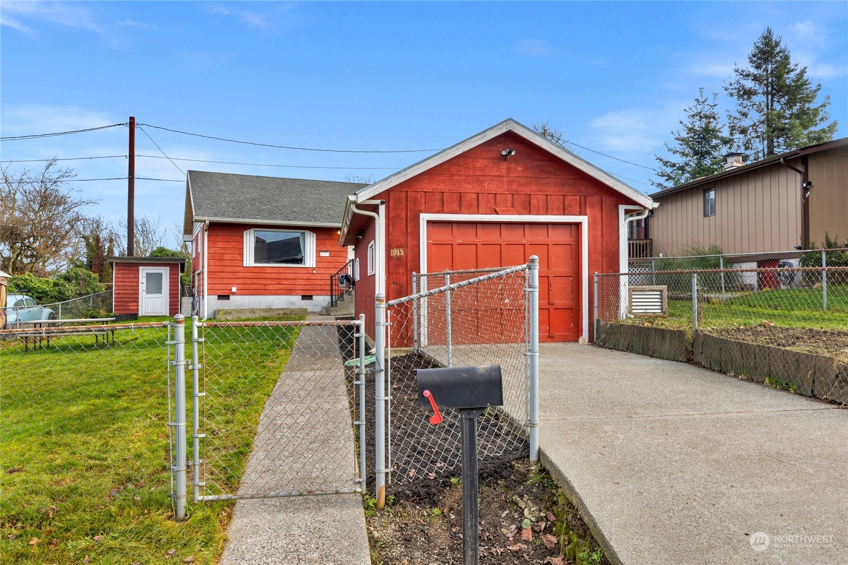 Property Photo:  1915  Summit Avenue  WA 98201 