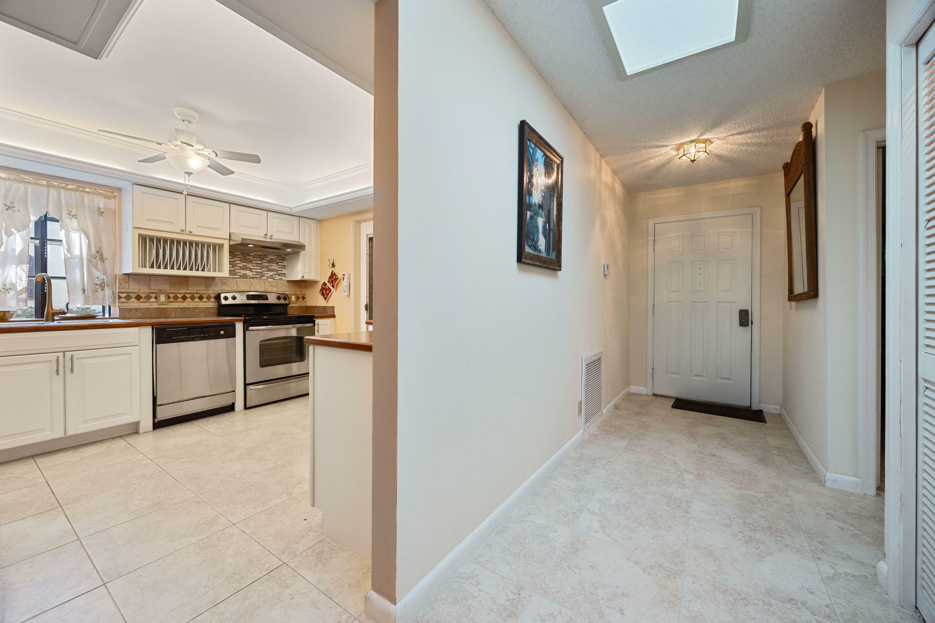 Property Photo:  8 Ridge Pointe Drive D  FL 33435 