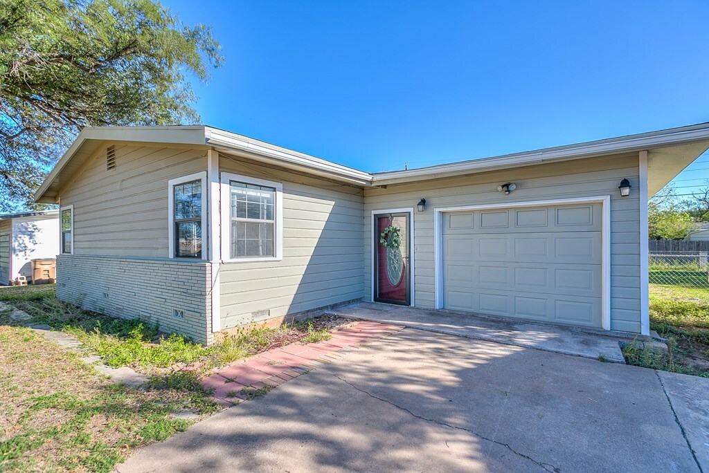 Property Photo:  2473 Princeton Ave  TX 76904 