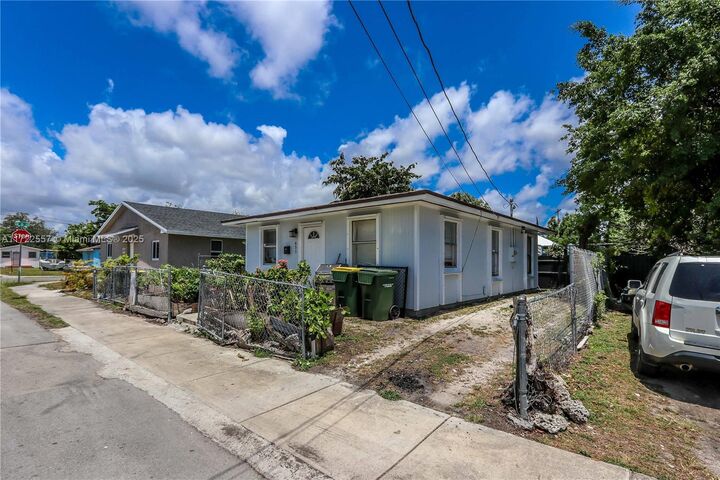 Property Photo:  651 SW 5th St  FL 33030 