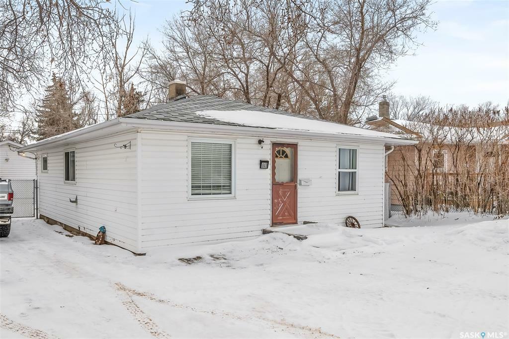 Property Photo:  841 Hochelaga Street E  SK S6H 0R2 