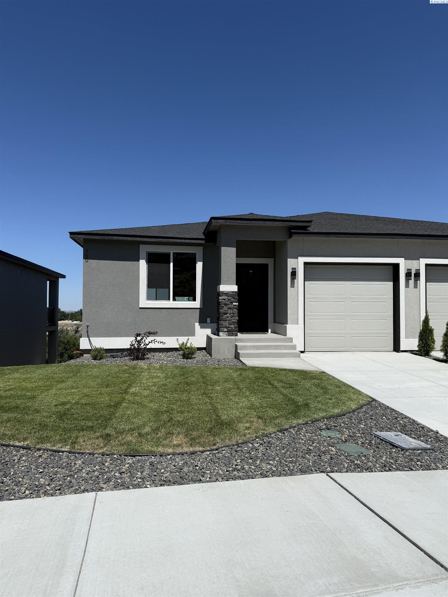 Property Photo:  750 Rio Vista Loop Lot49  WA 99352 