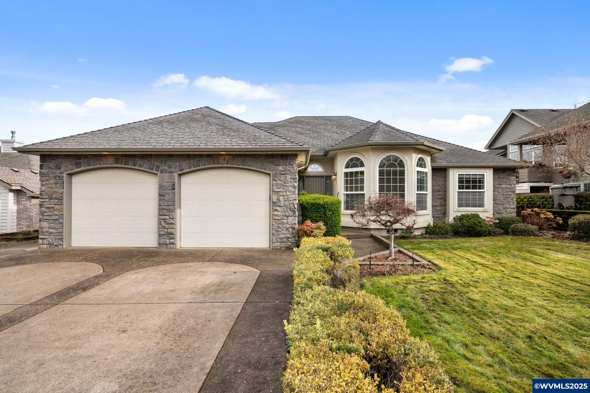Property Photo: 1867 NW Park Ter OR 97321