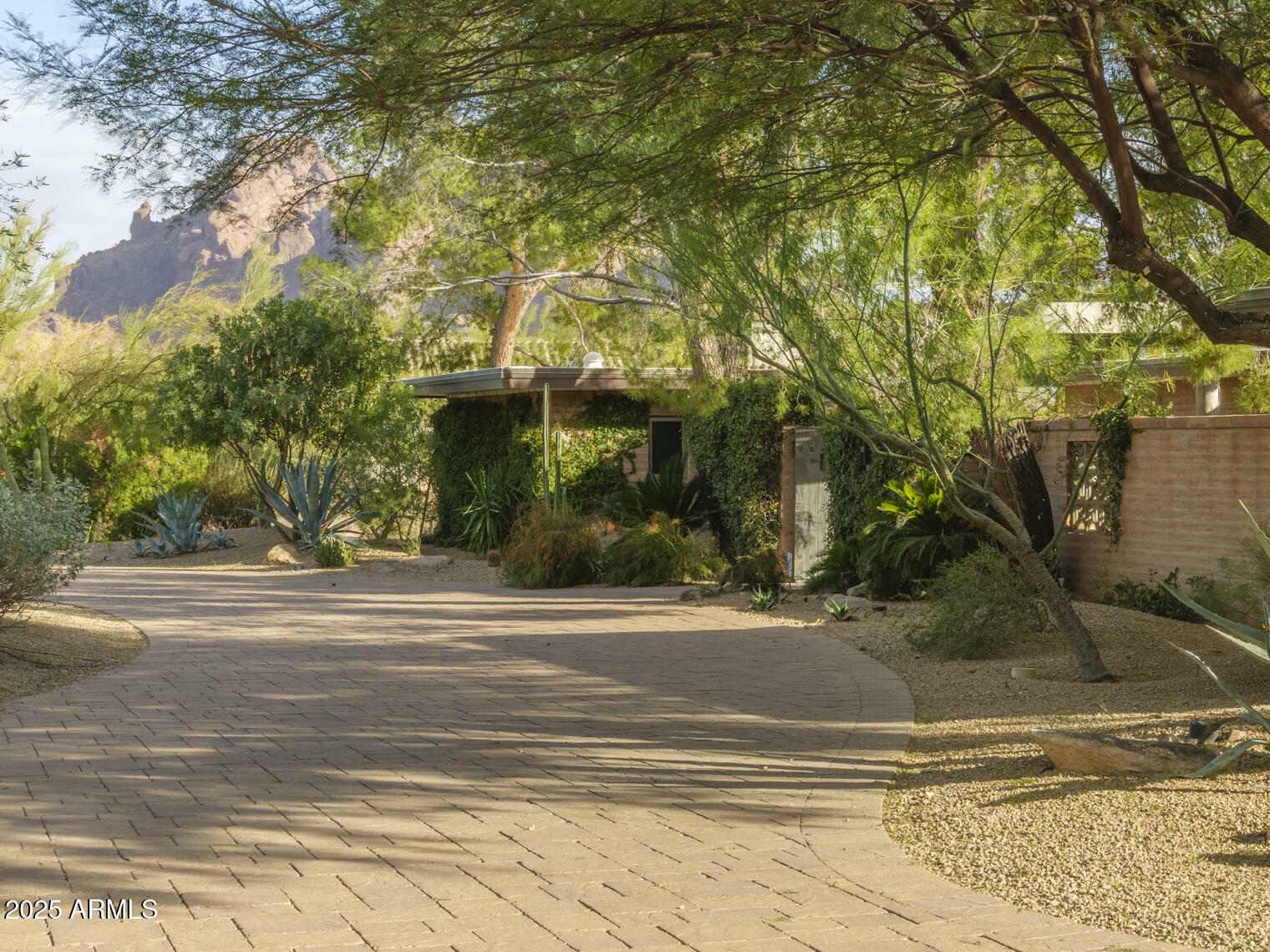Property Photo: 3921 E San Miguel Avenue AZ 85253