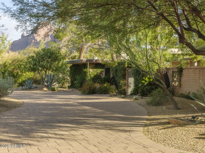 Property Photo: 3921 E San Miguel Avenue AZ 85253