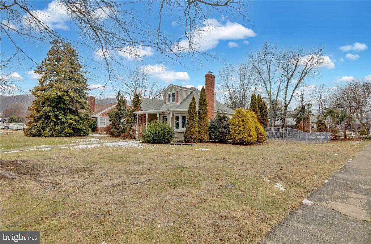 Property Photo:  2619 Park Street  PA 19606 