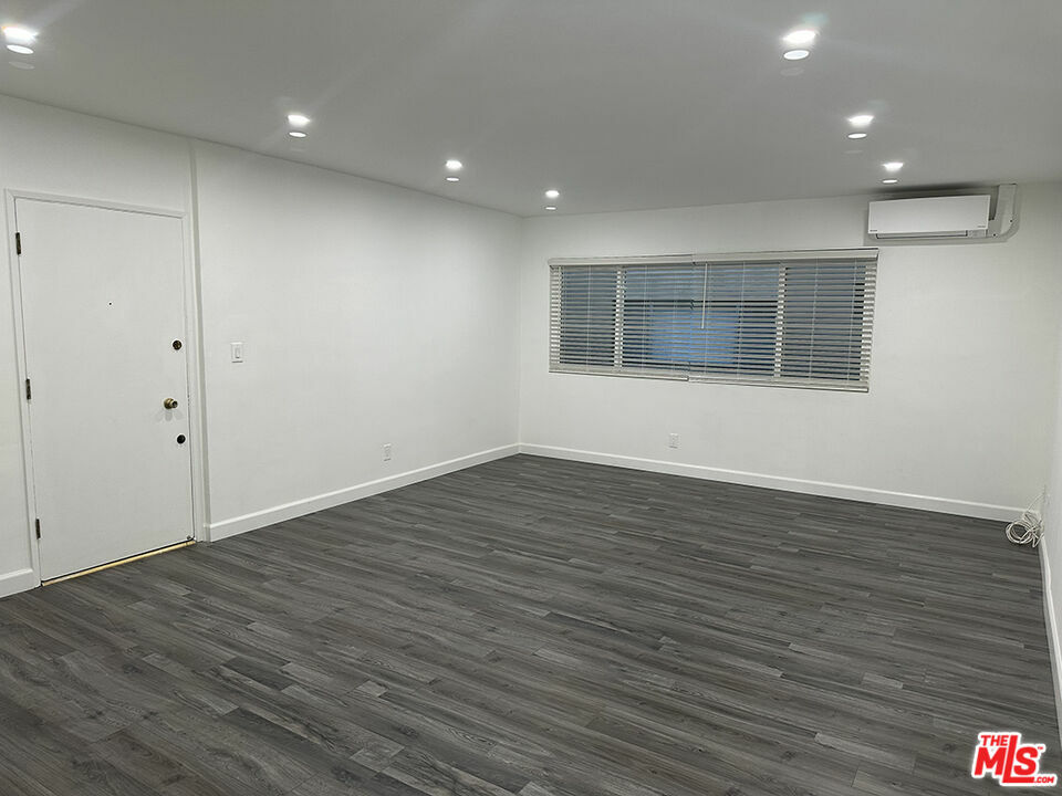 Property Photo:  1028 S Sherbourne Dr 4  CA 90035 