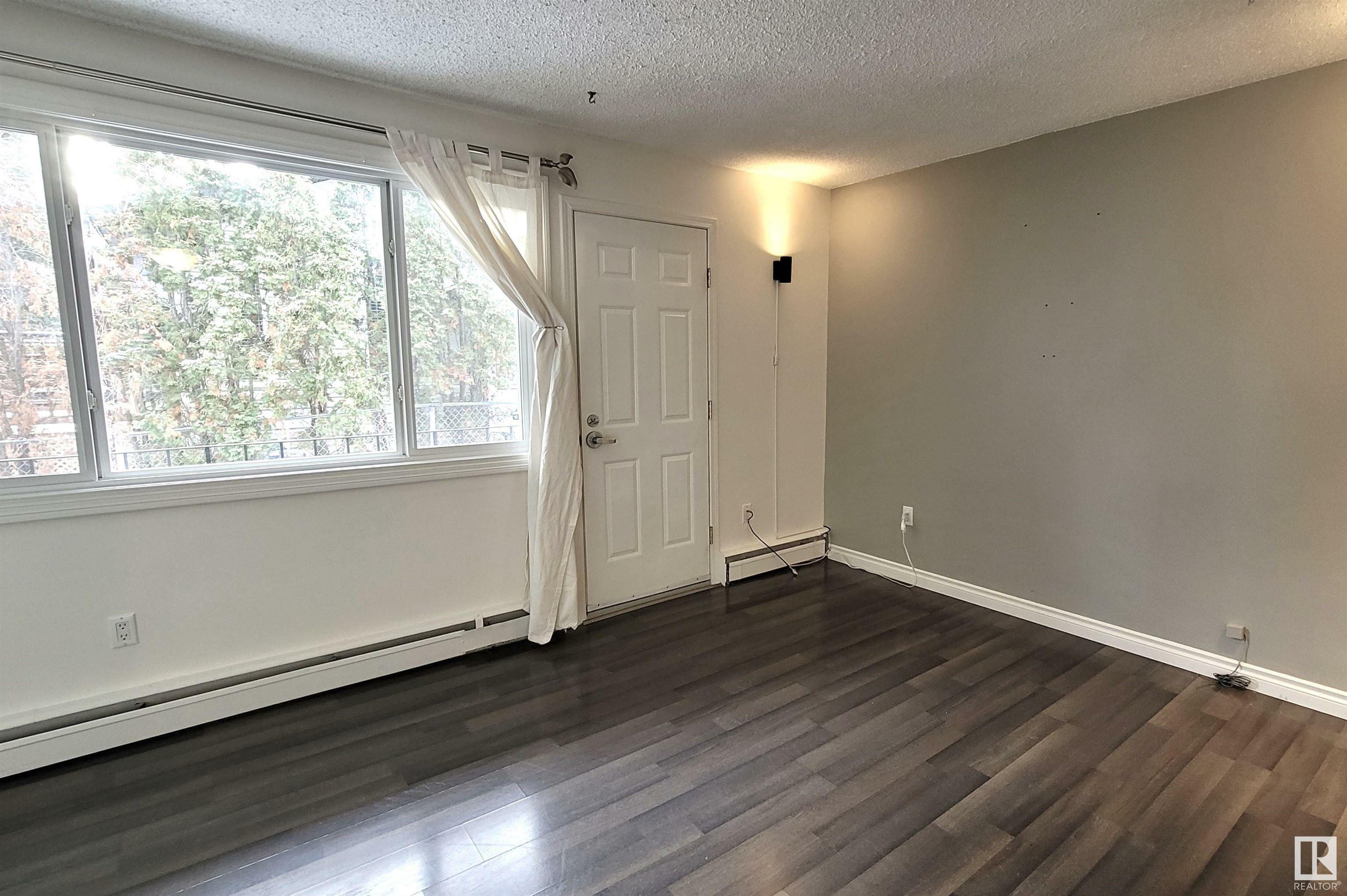 Property Photo:  15431 93 Avenue NW 7  AB T5R 5H4 