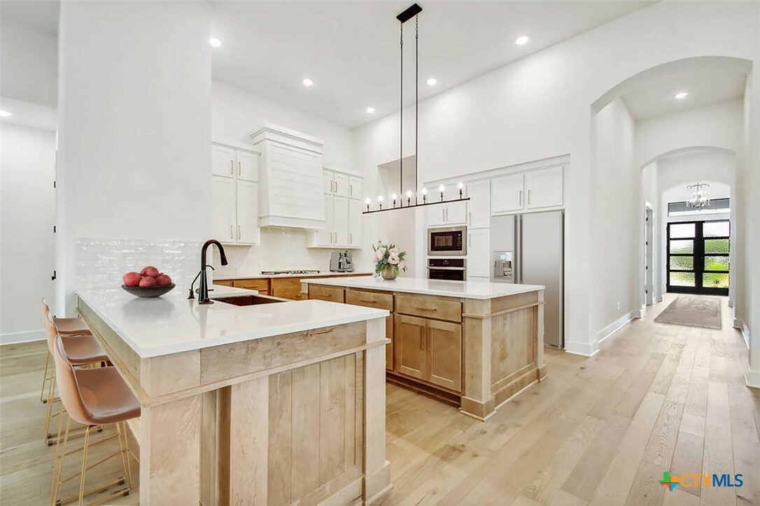 Property Photo: 284 Wood Thrush Run TX 78640