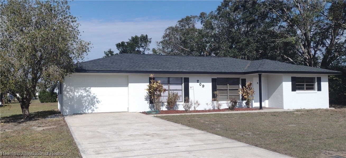 Property Photo:  209 E Winthrop Street  FL 33825 