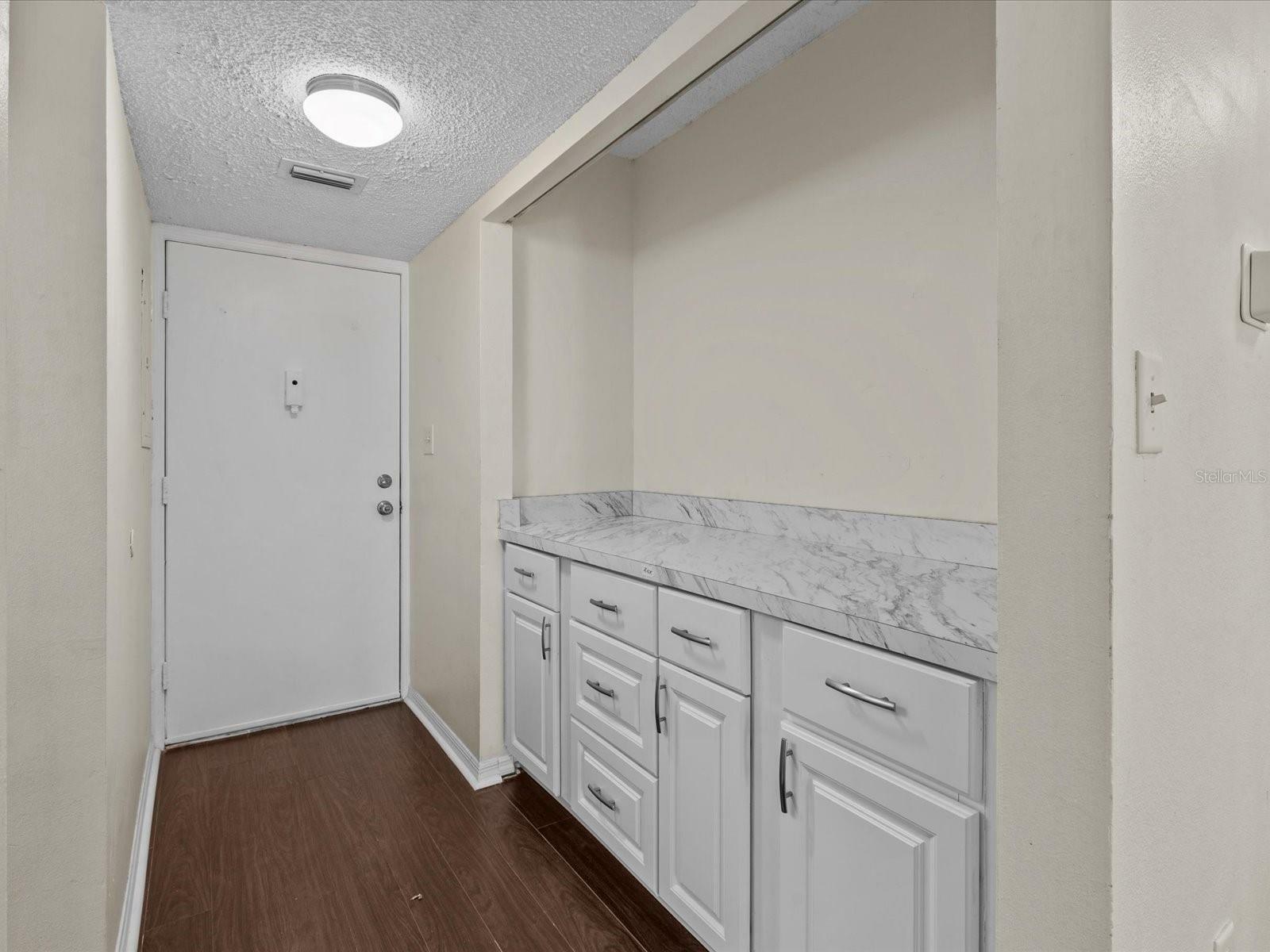 Property Photo:  90 S Highland Avenue 102  FL 34689 