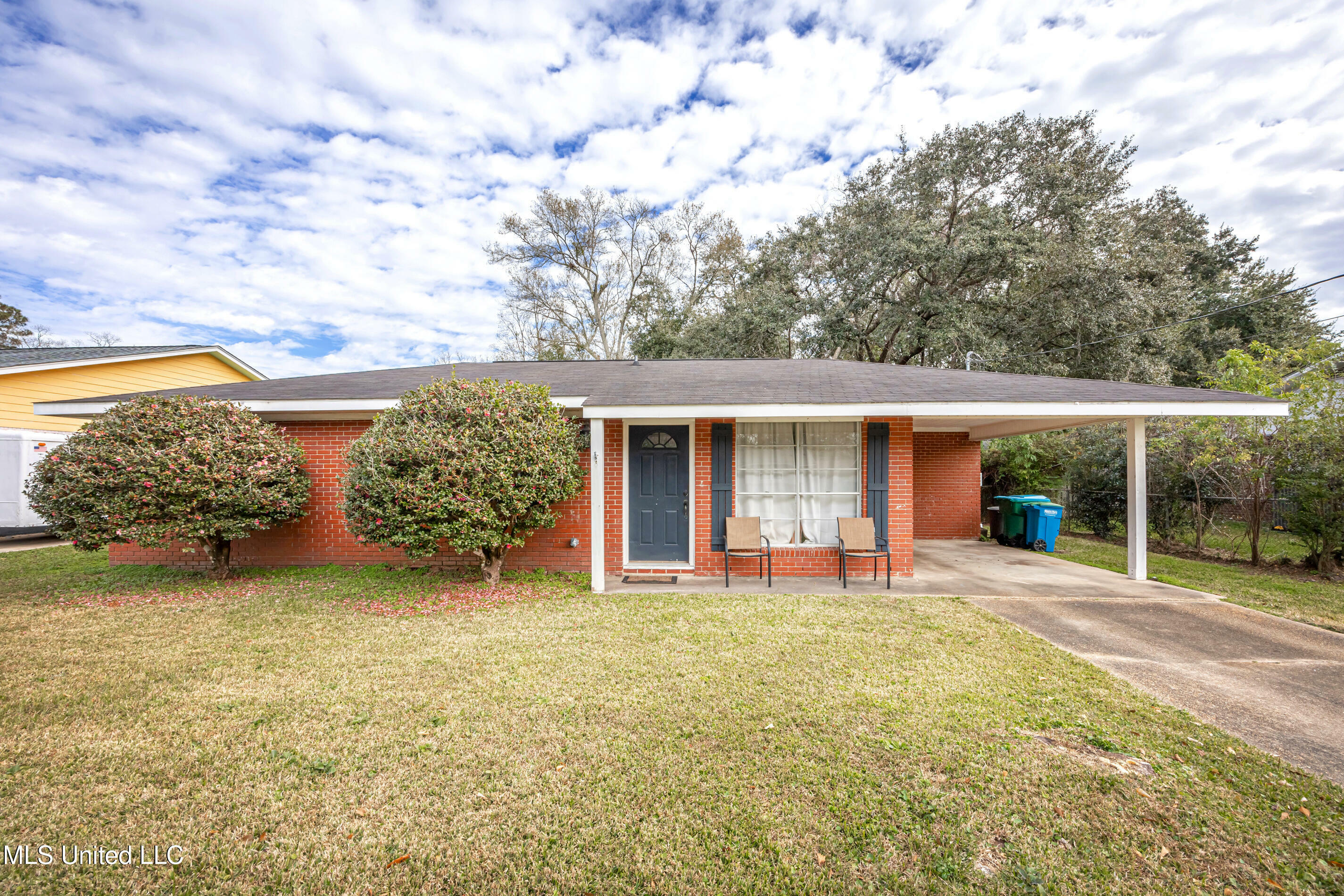 Property Photo:  407 Holly Road  MS 39564 